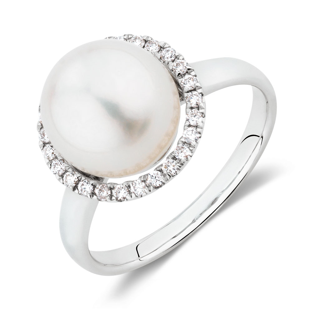 Ring with a Cultured Freshwater Pearl & Diamonds in 10kt White Gold