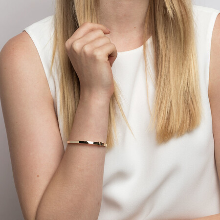 Hinged Bangle in 10kt Yellow Gold Hinged Bangle in 10kt Yellow Gold