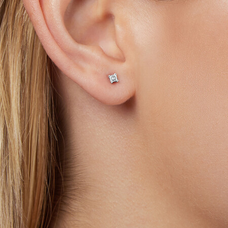 Stud Earrings with Diamonds in 10kt White Gold Stud Earrings with Diamonds in 10kt White Gold