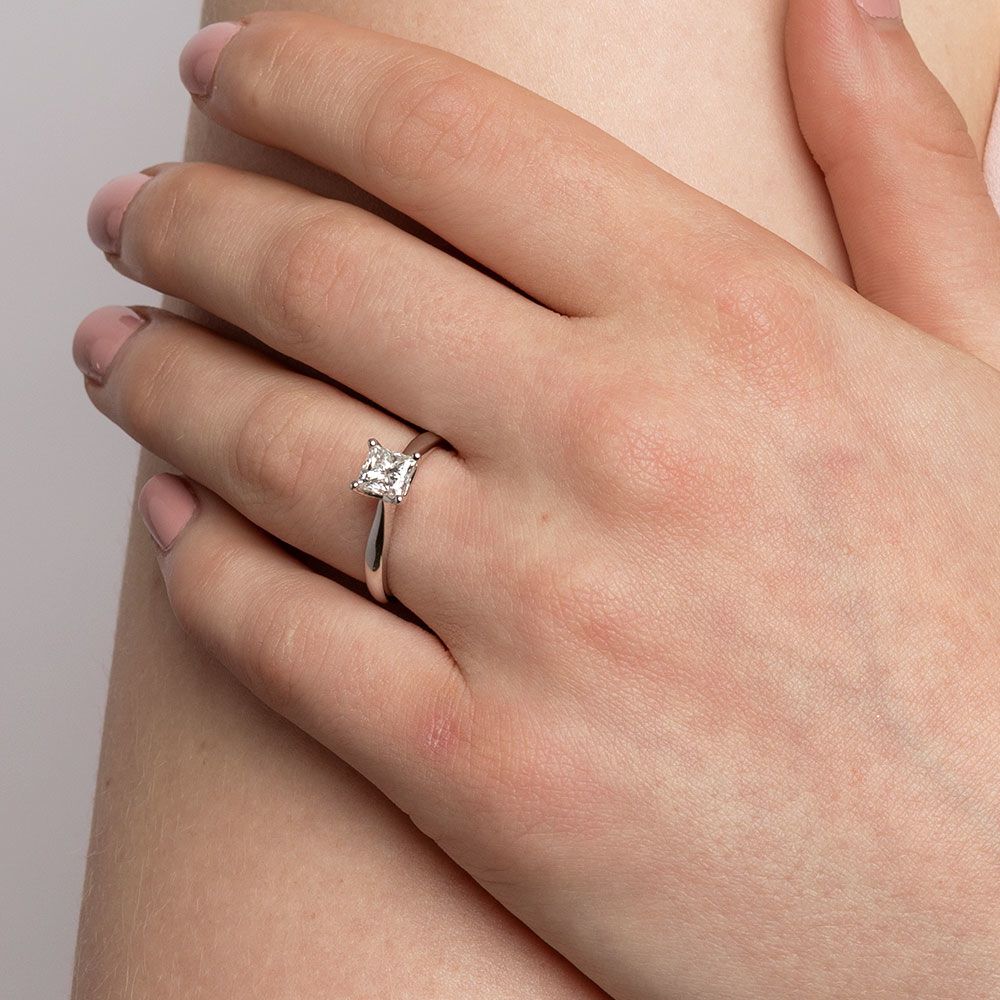 Certified Solitaire Engagement Ring with a 1 Carat TW Diamond in 14ct White Gold