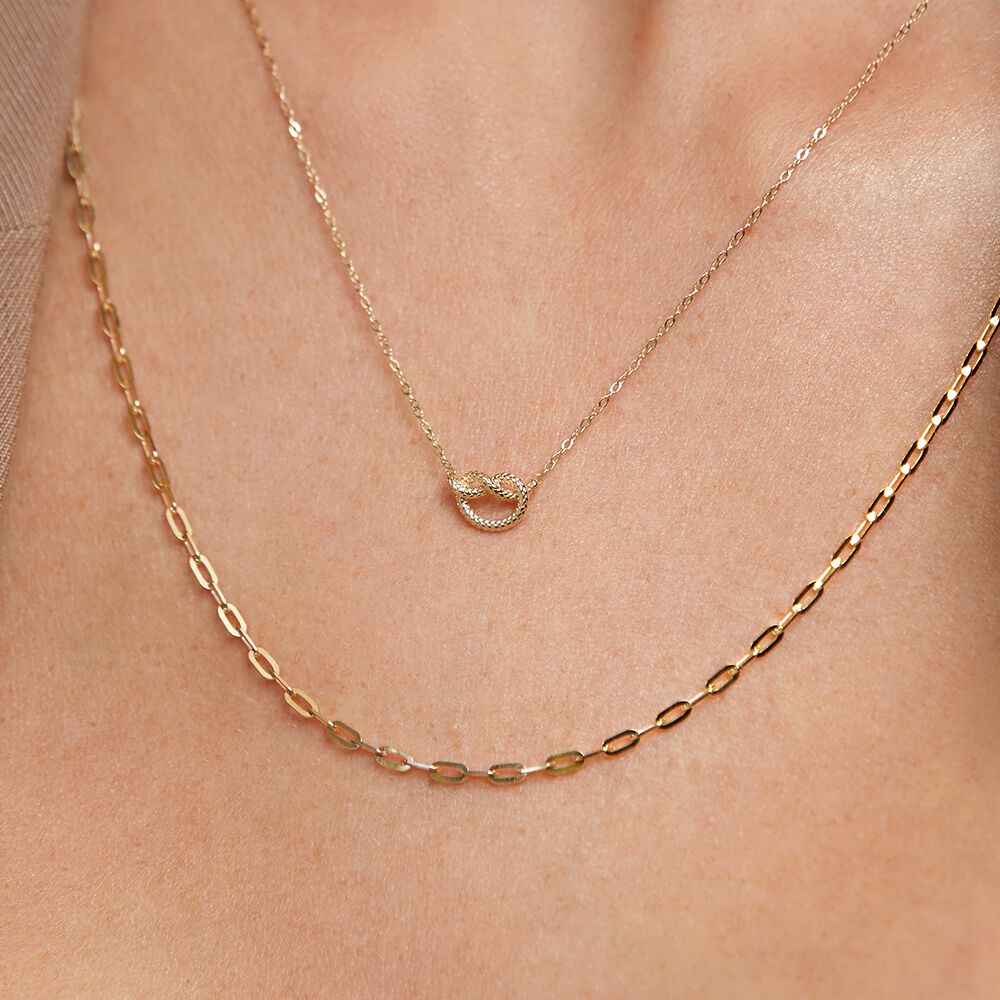 gold necklace with pendant ladies