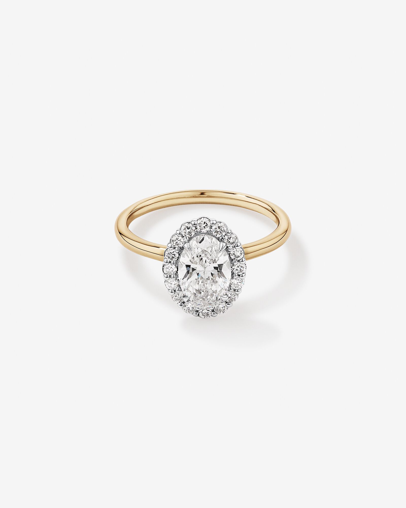 Bague De Fiançailles Halo En Diamant De Laboratoire Taille Ovale De 1,46 Carat Poids Total En Or Jaune Et Blanc 14 Carats