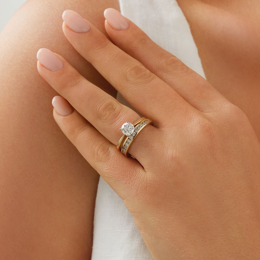 Alliance en or jaune 14 K avec diamants totalisant 0,50 ct