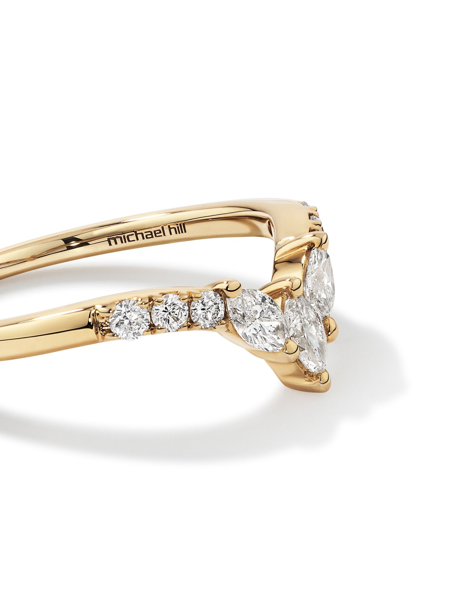 Alliance en or jaune 14 K avec diamants totalisant 0,38 ct