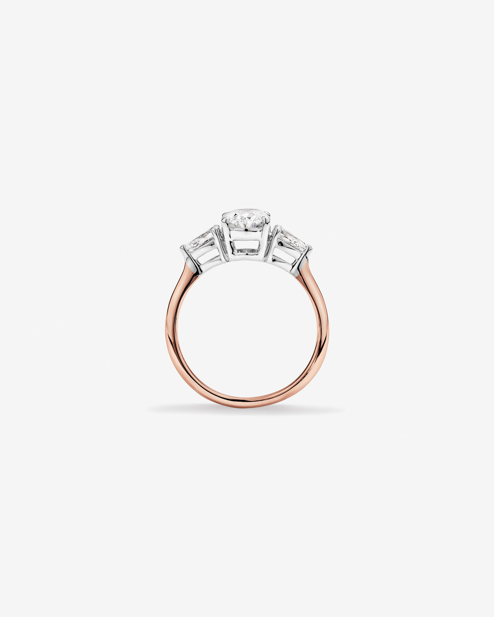 Bague de fiançailles en diamant de laboratoire TW de 1,65 carat en forme de trois pierres ovale et en forme de poire en or rose et blanc 14 carats