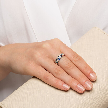 Ring with Sapphire & Diamonds in 10kt White Gold Ring with Sapphire & Diamonds in 10kt White Gold