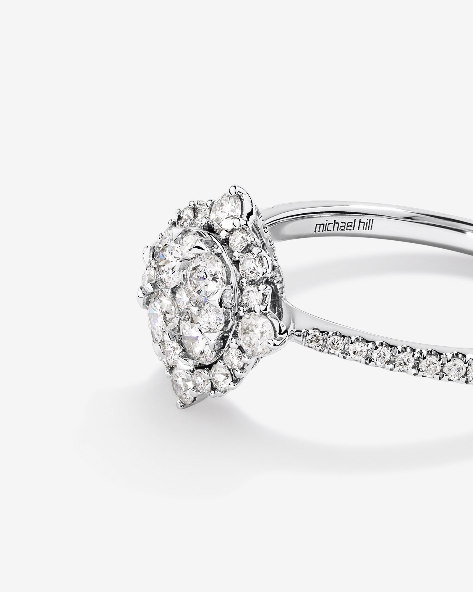 Bague de fiançailles en or blanc 14 K avec halo de diamants totalisant 0,79 ct