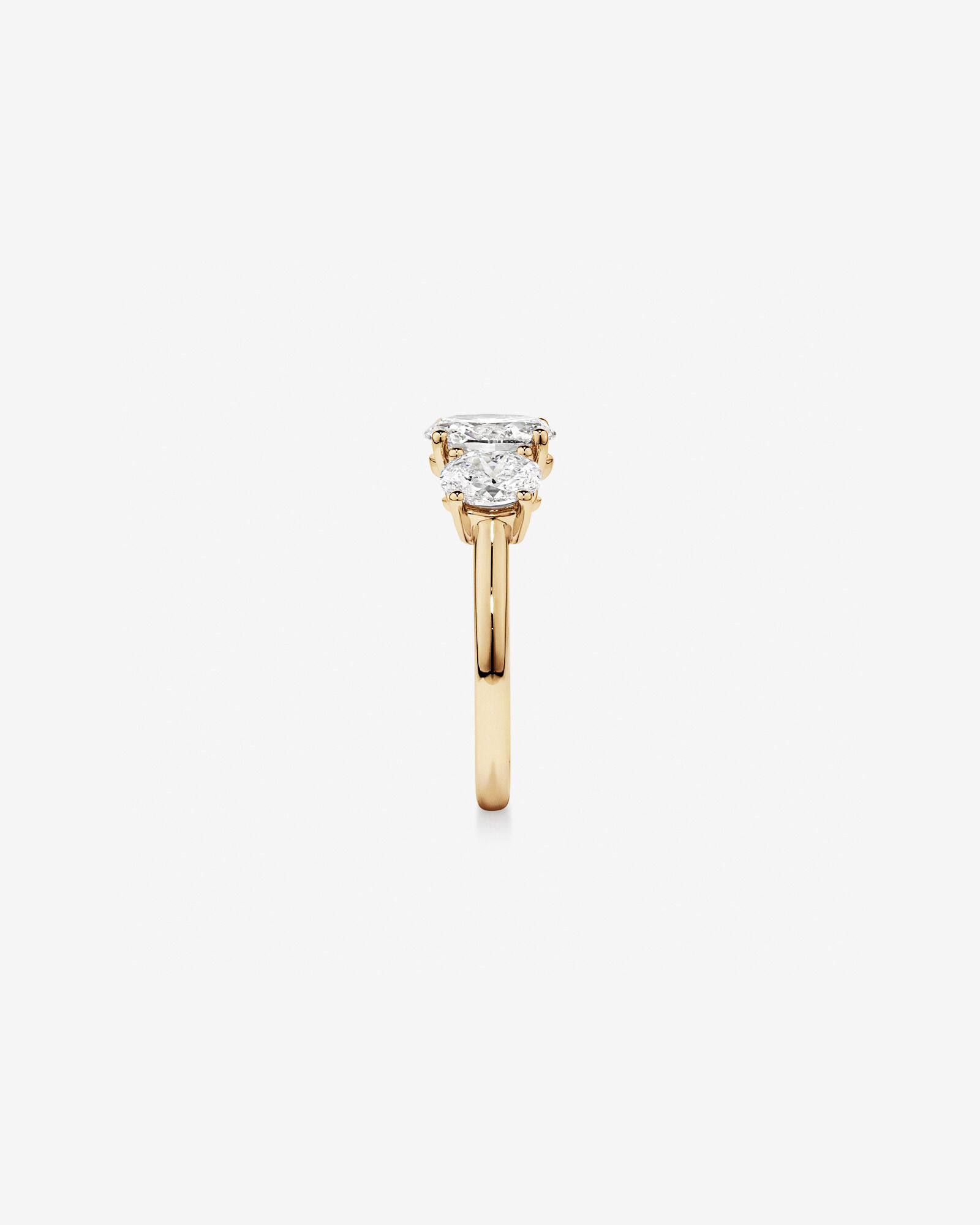 Bague de fiançailles ovale en diamants cultivés en laboratoire de trois carats de 2 carats en or jaune 14 carats