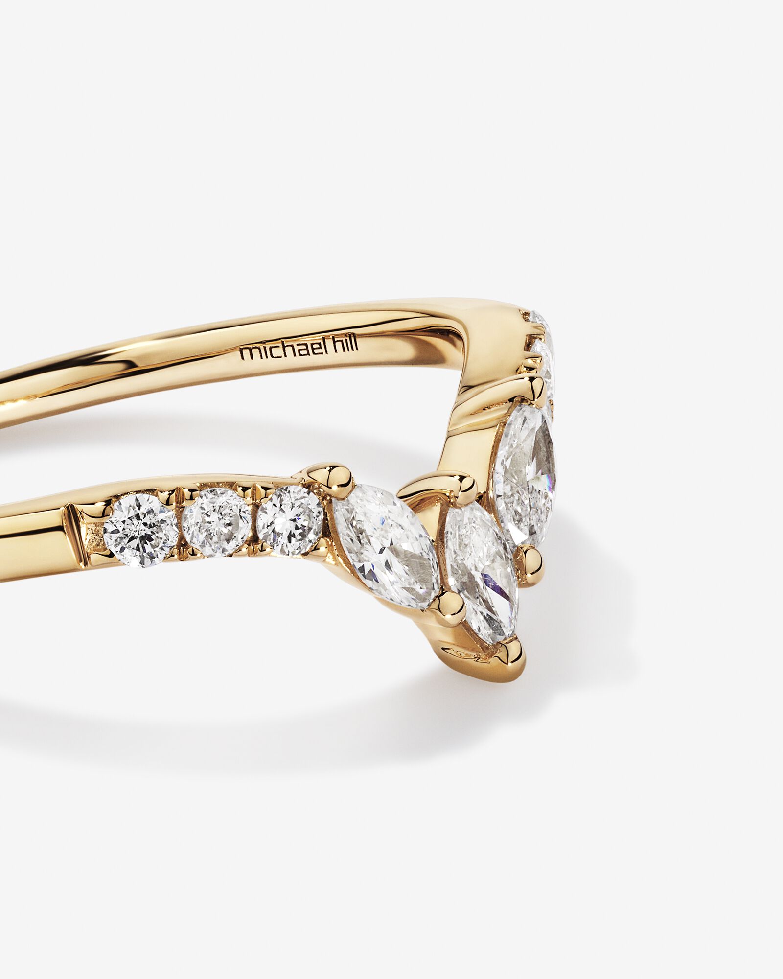Alliance en or jaune 14 K avec diamants totalisant 0,38 ct