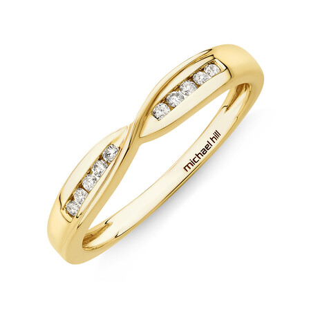 Wedding Band with Diamonds in 10kt Yellow Gold Wedding Band with Diamonds in 10kt Yellow Gold