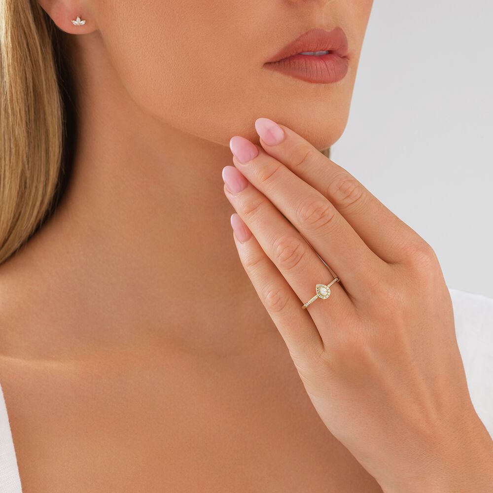 Bague de fiançailles en or jaune 10 K avec diamants en forme de poire totalisant 0,20 ct