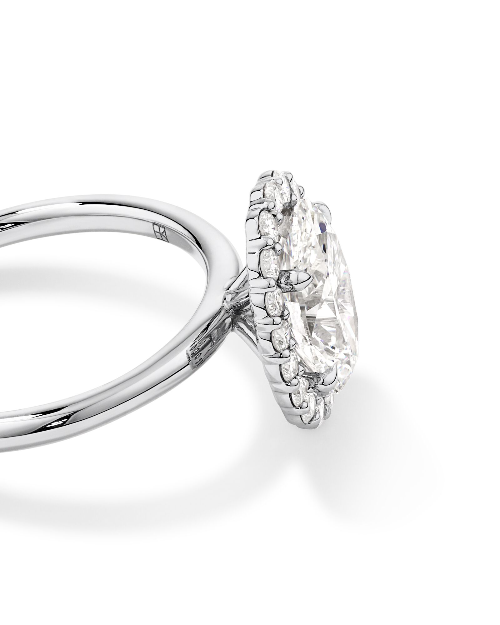 Bague de fiançailles en halo de diamants cultivés en laboratoire TW de 2,34 carats en or blanc 14 carats