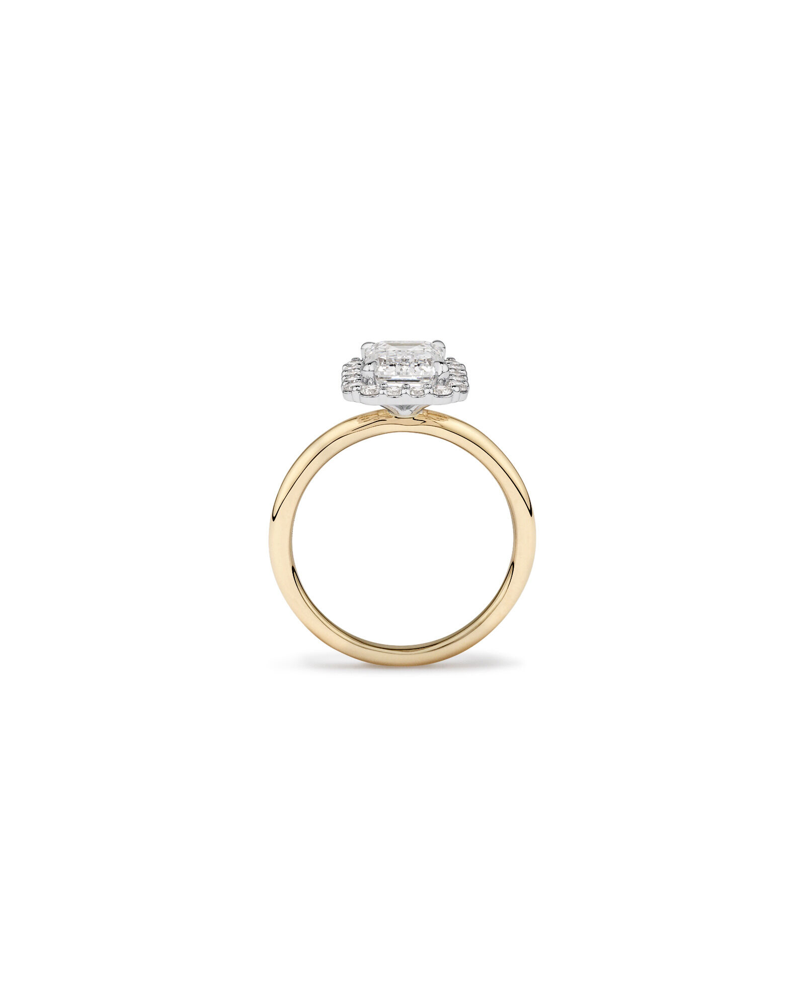 Bague De Fiançailles Halo En Diamant De Laboratoire Taille Émeraude De 2,34 Carats Poids Total En Or Jaune Et Blanc 14 Carats