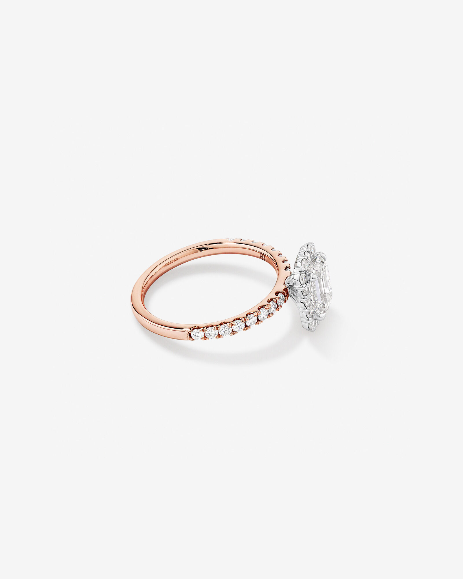Bague de fiançailles en halo de diamants cultivés en laboratoire TW taille émeraude de 1,78 carat en or rose et blanc 14 carats