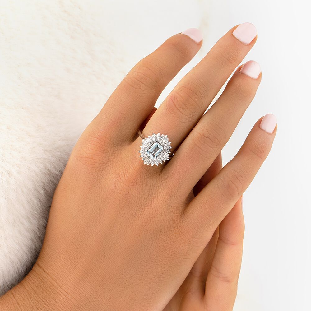 Aquamarine Ring with 0.75 Carat of Diamonds in 10kt White Gold