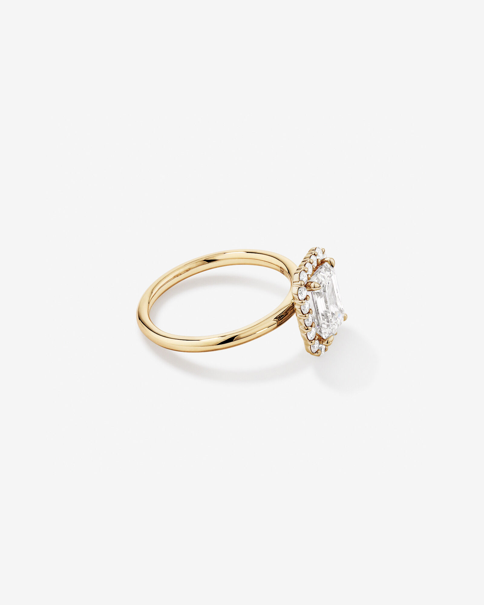 Bague de fiançailles en halo de diamants cultivés en laboratoire TW taille émeraude de 2,34 carats en or jaune 14 carats