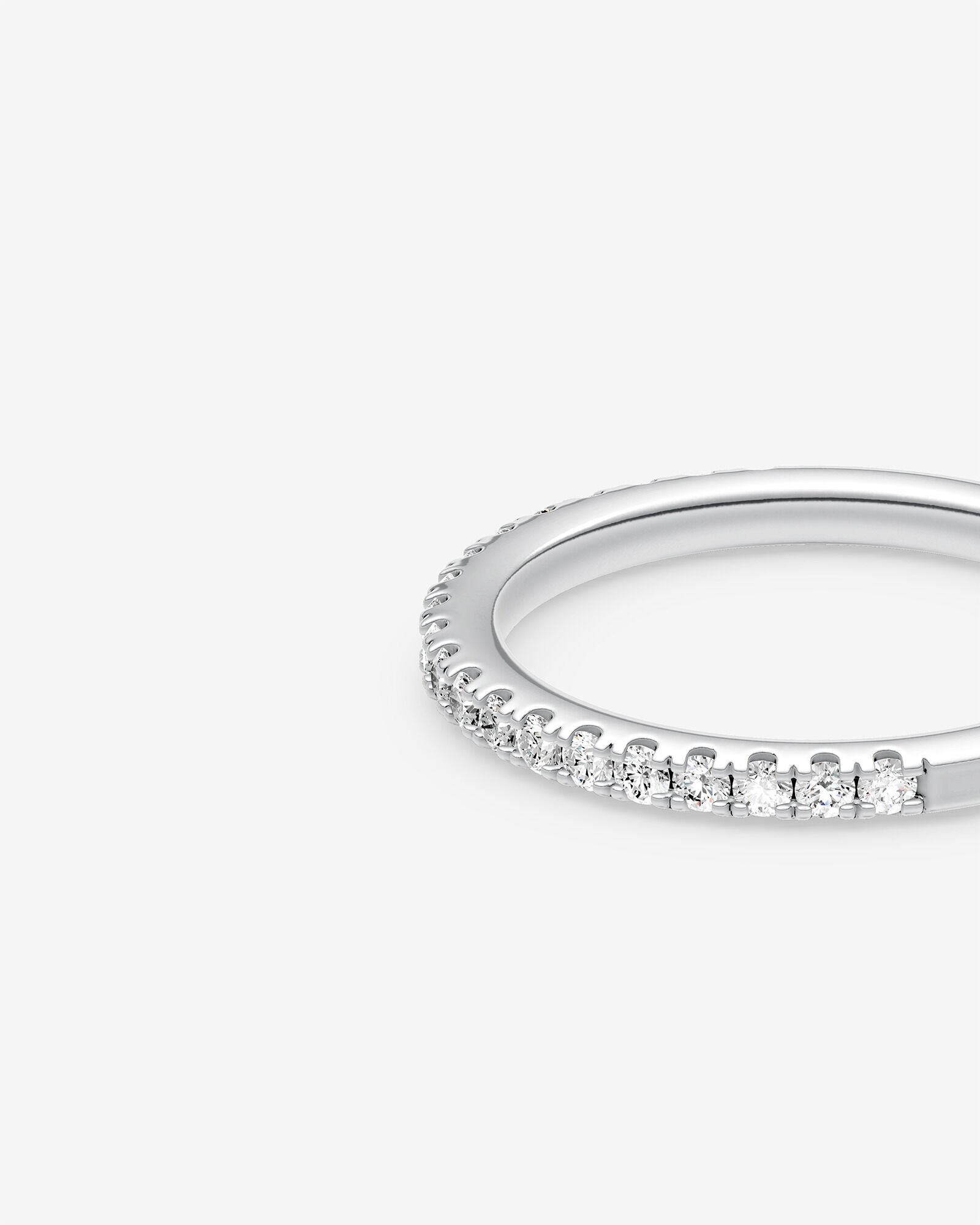 Alliance en or blanc 14 K avec diamants totalisant 0,34 ct