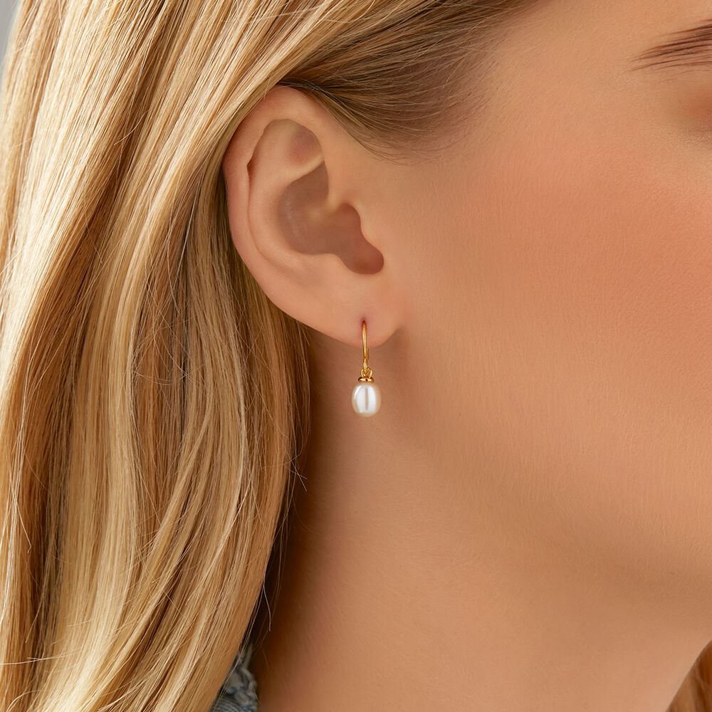 Sustainable pearl earrings top
