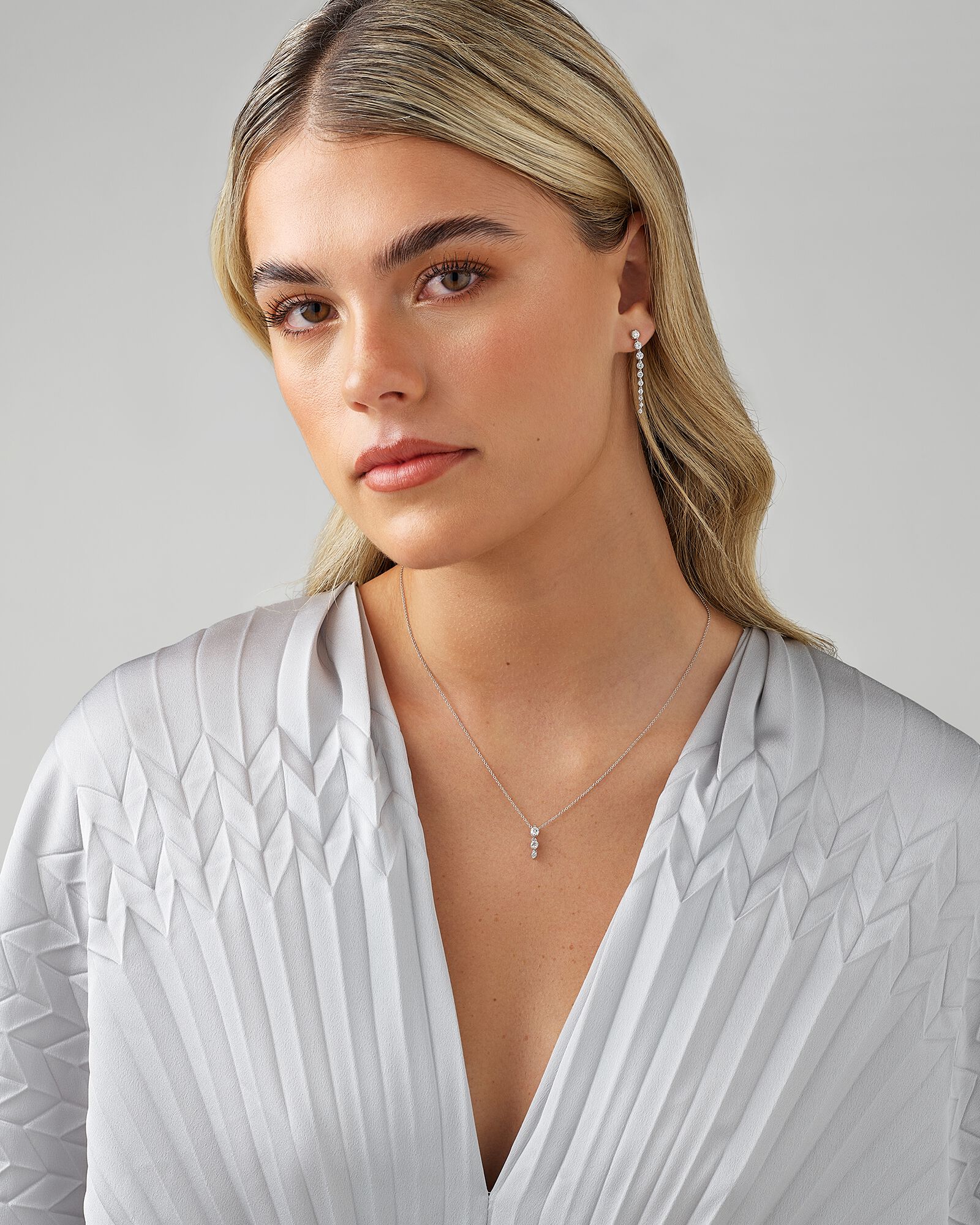 Graduated Drop Necklace with 0.28 Carat TW of Diamonds in 18kt White Gold