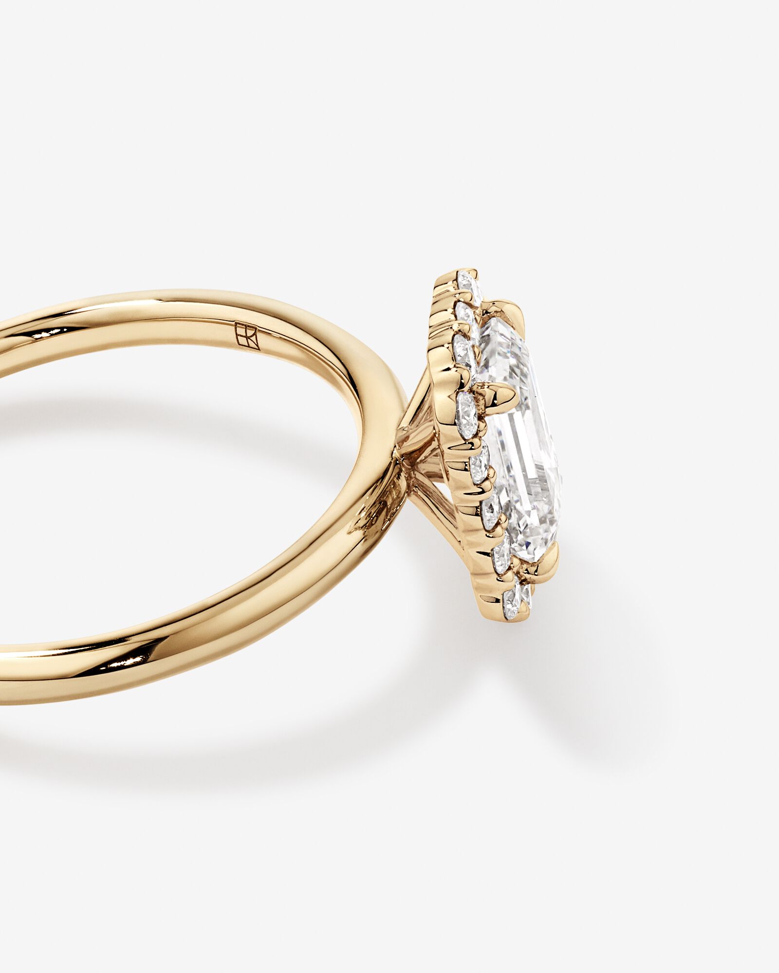 Bague de fiançailles en halo de diamants cultivés en laboratoire TW taille émeraude de 1,46 carat en or jaune 14 carats