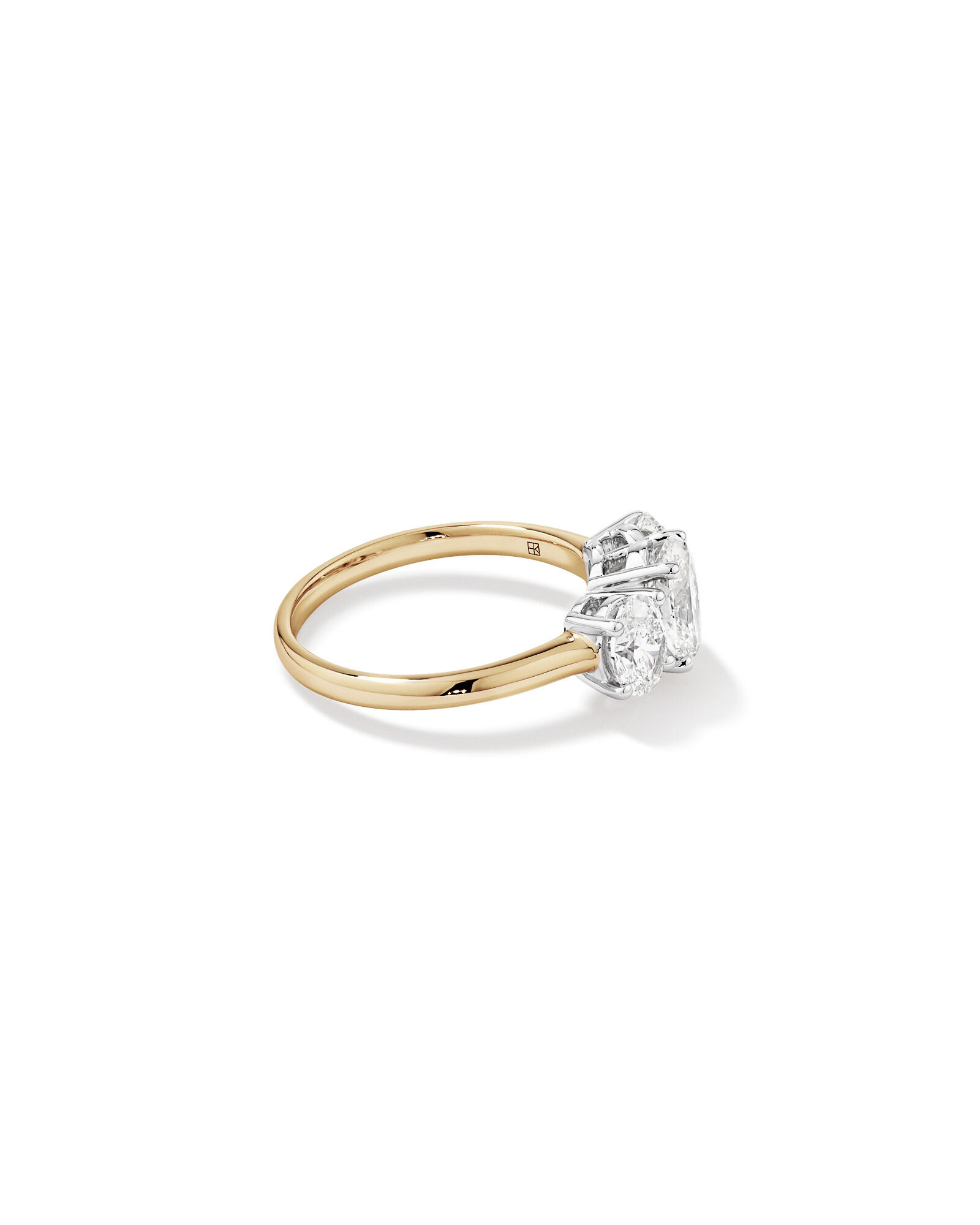 Bague de fiançailles ovale en diamant cultivé en laboratoire de trois carats de 2 carats en or jaune et blanc 14 carats