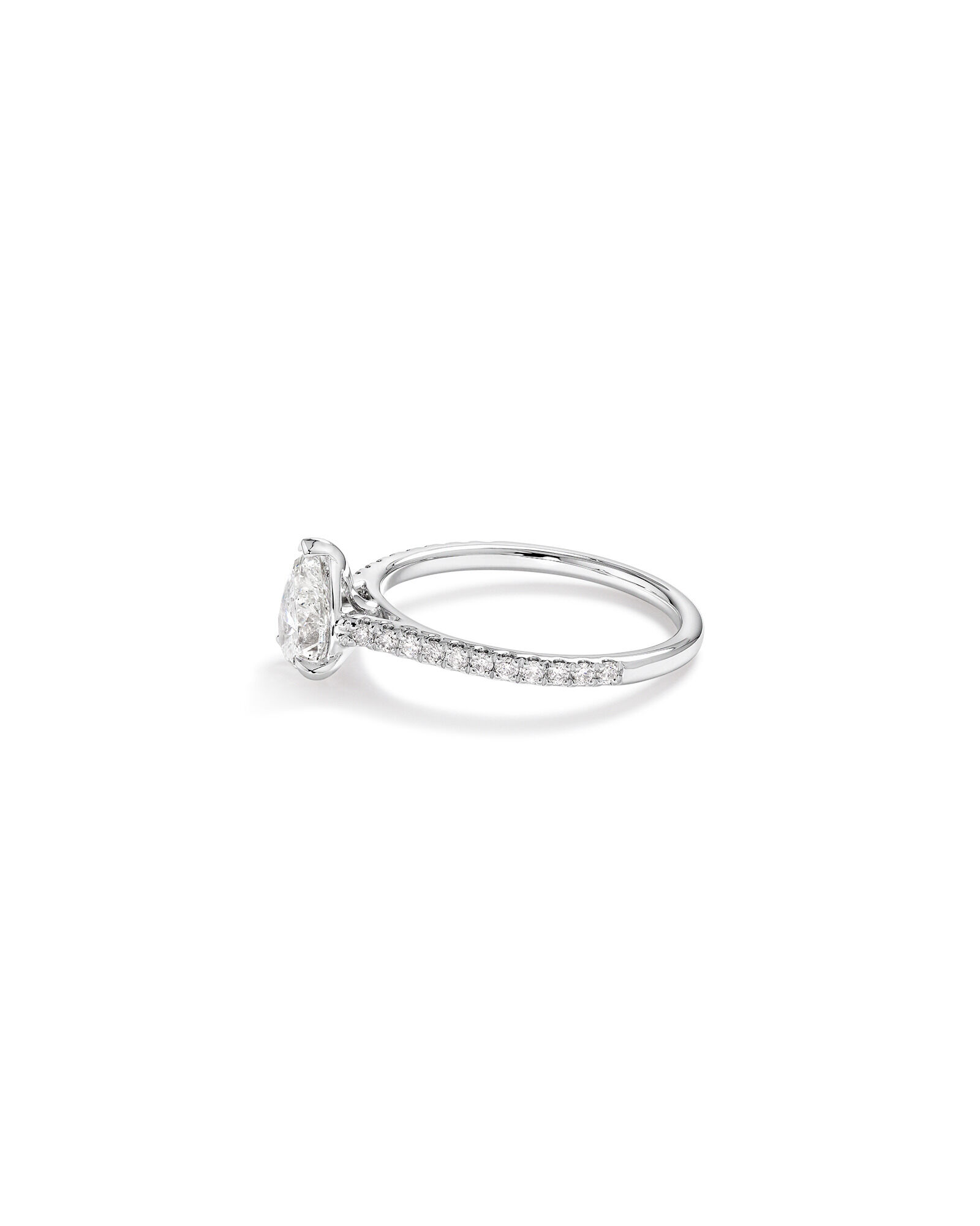 Bague de fiançailles en or blanc 14 K avec solitaire taille en poire et diamants totalisant 1,12 ct