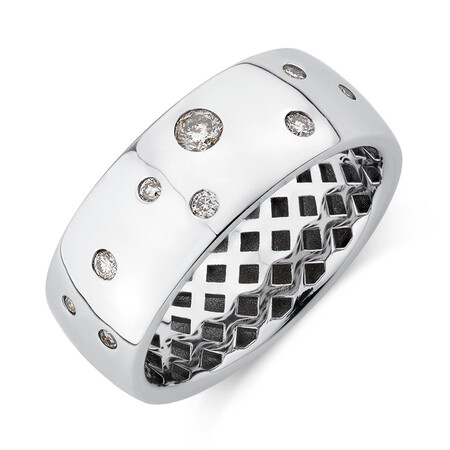Hammer Set Barrel Ring with 0.20 Carat TW of Diamonds in 10kt White Gold
