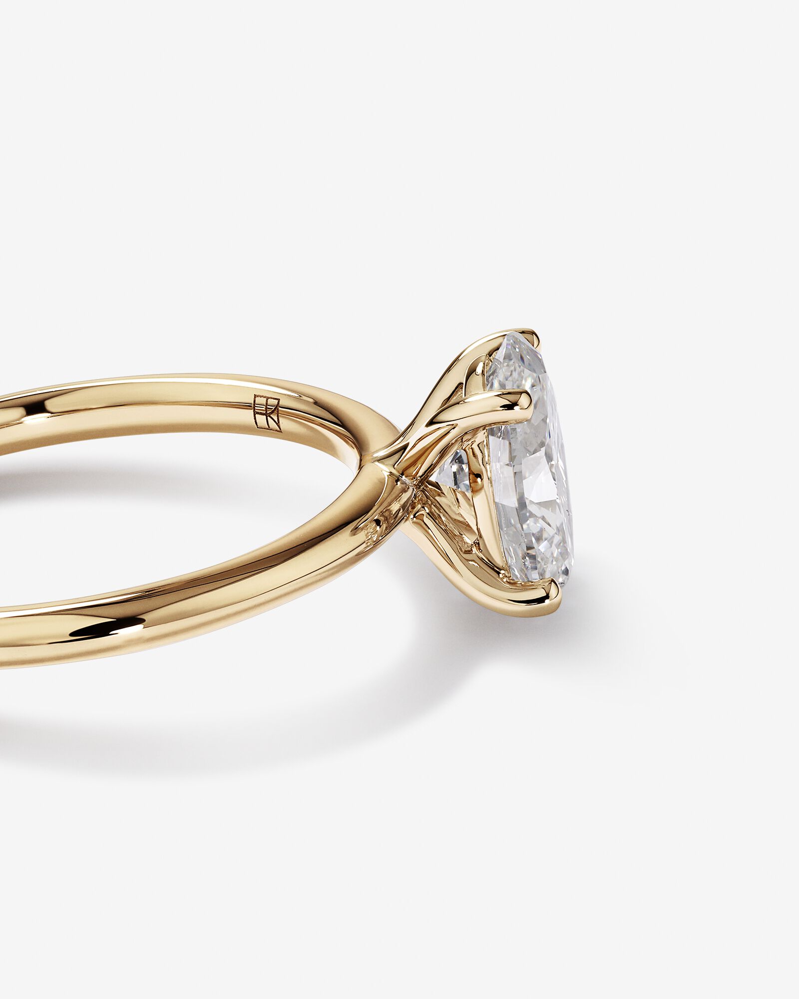 Bague de fiançailles solitaire ovale en diamant cultivé en laboratoire TW de 1,25 carat en or jaune 14 carats