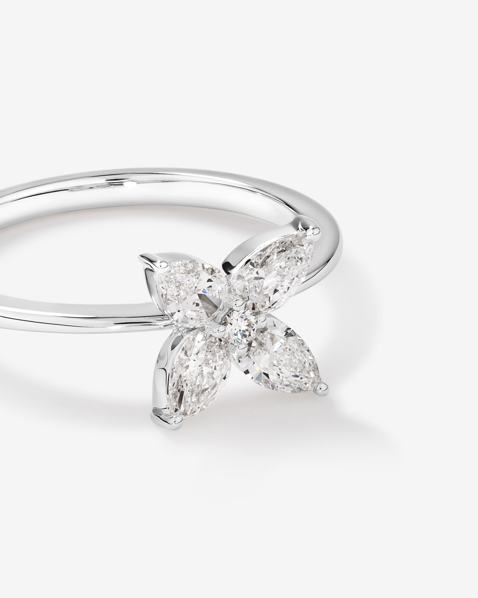 Bague en diamants de laboratoire TW Floret de 0,62 carat en or blanc 10 carats