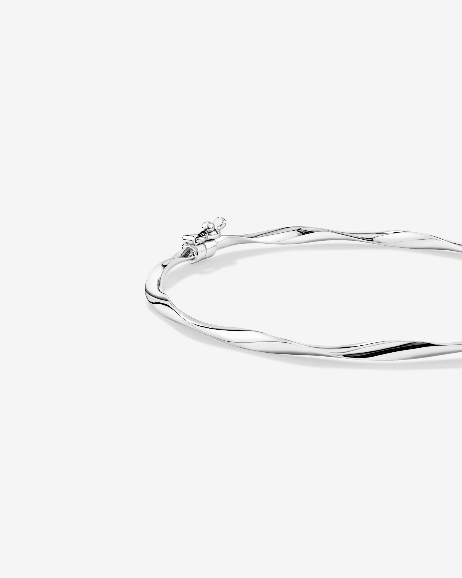 Twist Bangle in 10kt White Gold