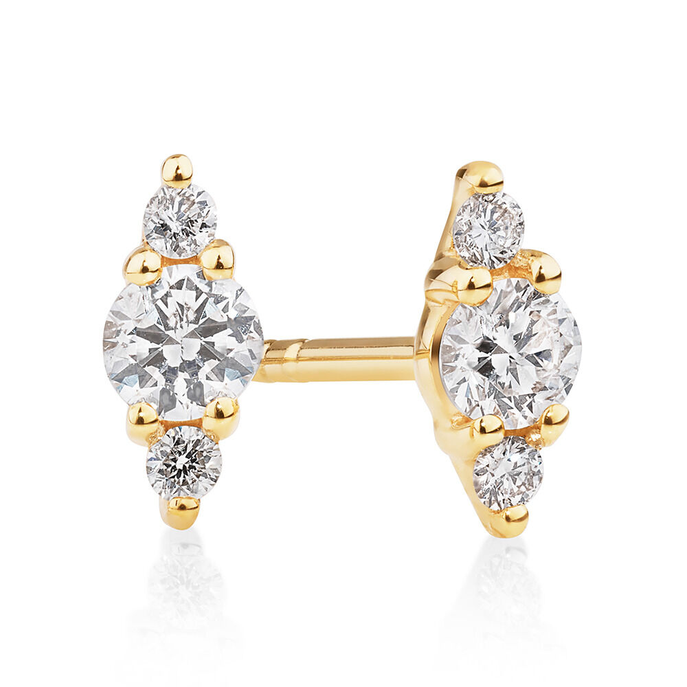 Gold earring style store