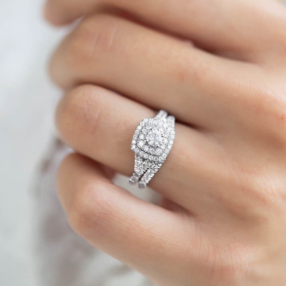 Bridal Set with 1.18 Carat TW of Diamonds in 14kt White Gold