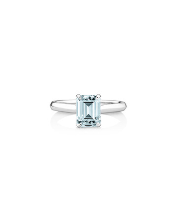 Ring with Aquamarine in 10kt White Gold Ring with Aquamarine in 10kt White Gold