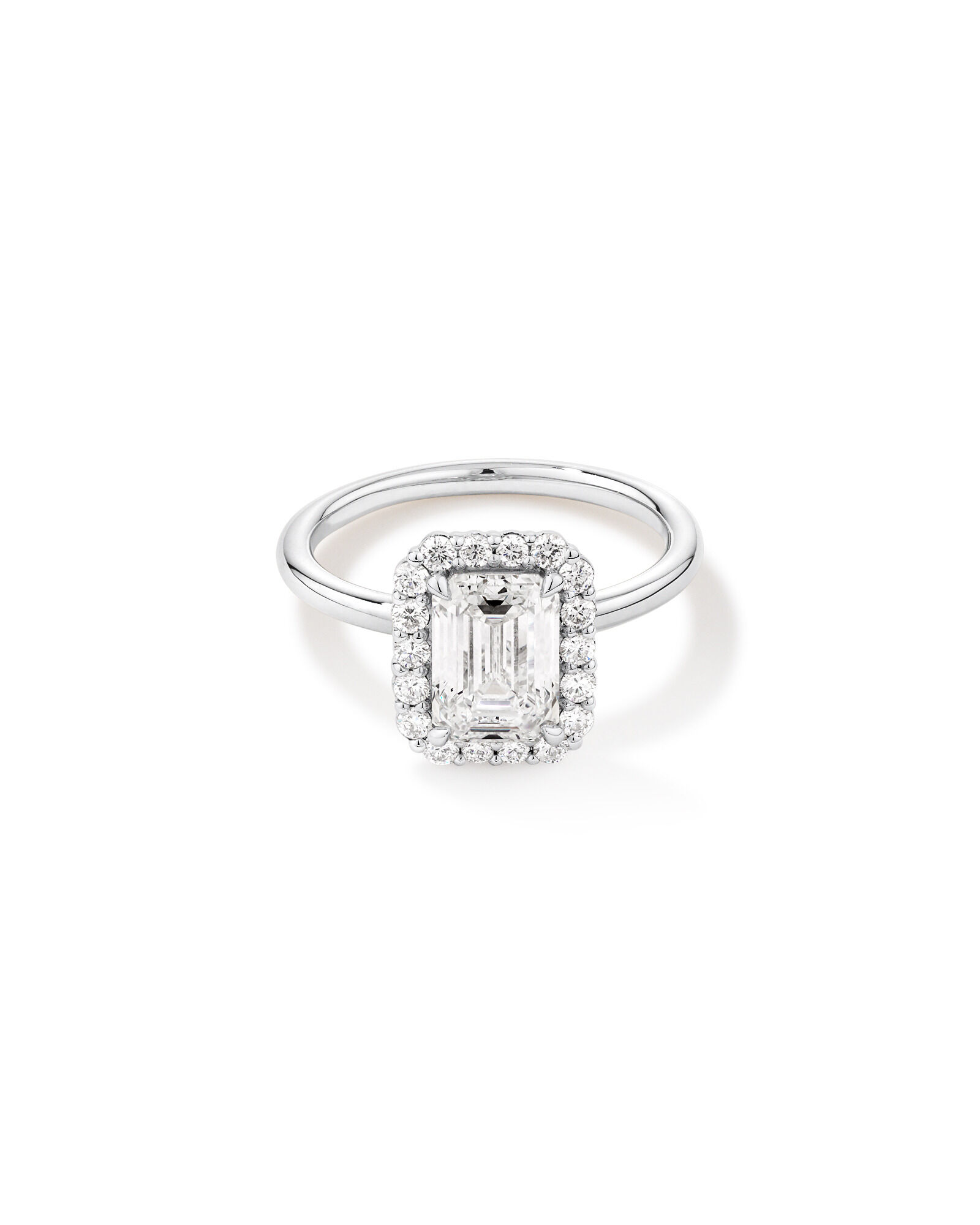Bague de fiançailles en halo de diamants cultivés en laboratoire TW taille émeraude de 2,34 carats en or blanc 14 carats