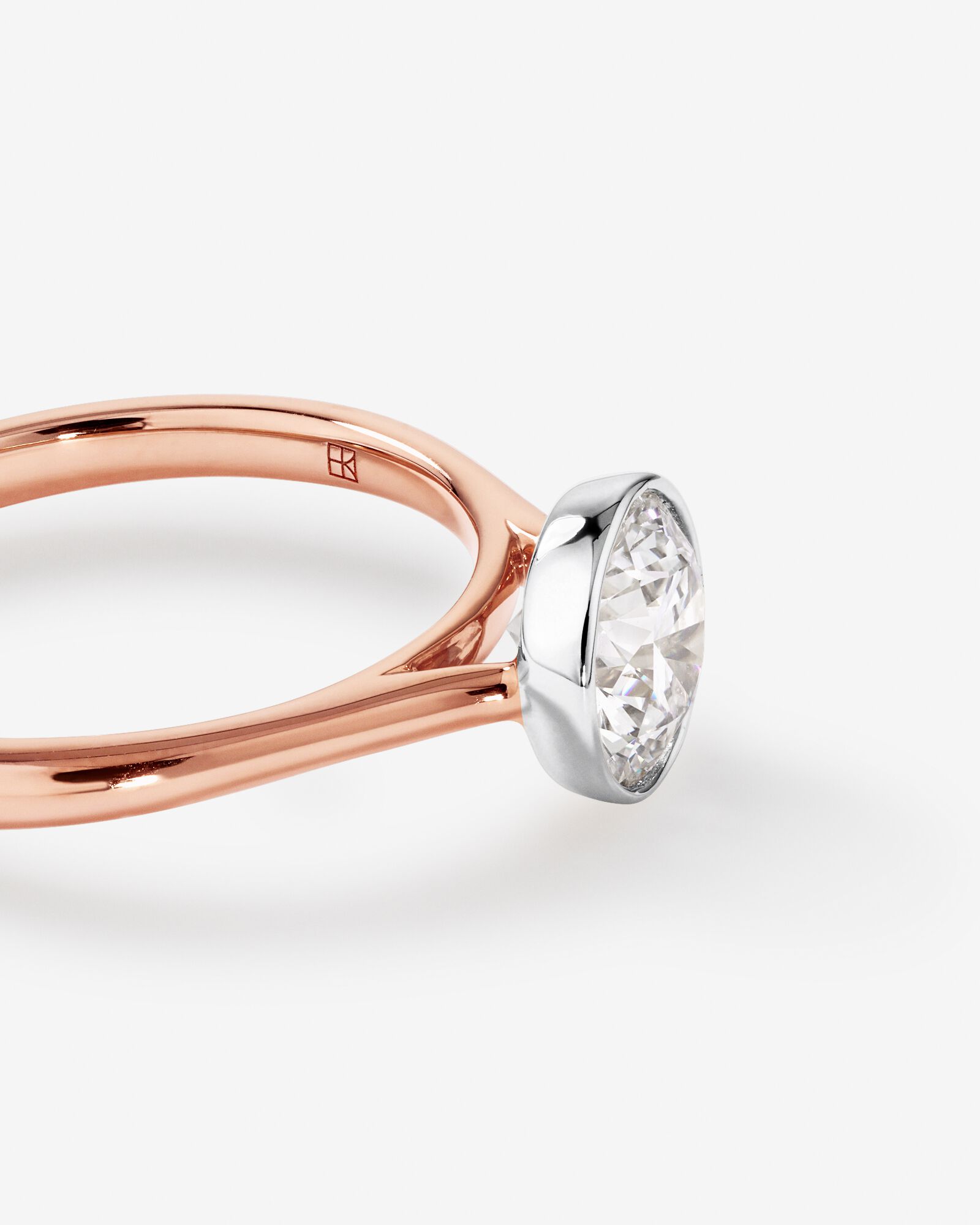 Bague de fiançailles ronde TW de 1,25 carat en diamants brillants et en or rose et blanc 14 carats