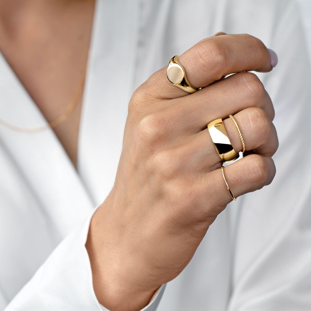 8mm Barrel Ring in 10kt Yellow Gold