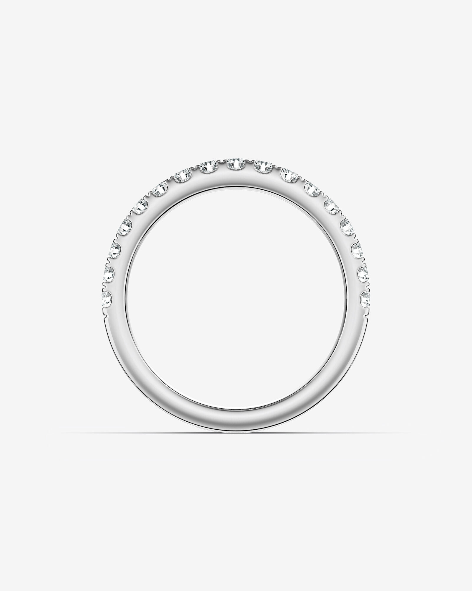 Alliance en or blanc 14 K avec diamants totalisant 0,50 ct