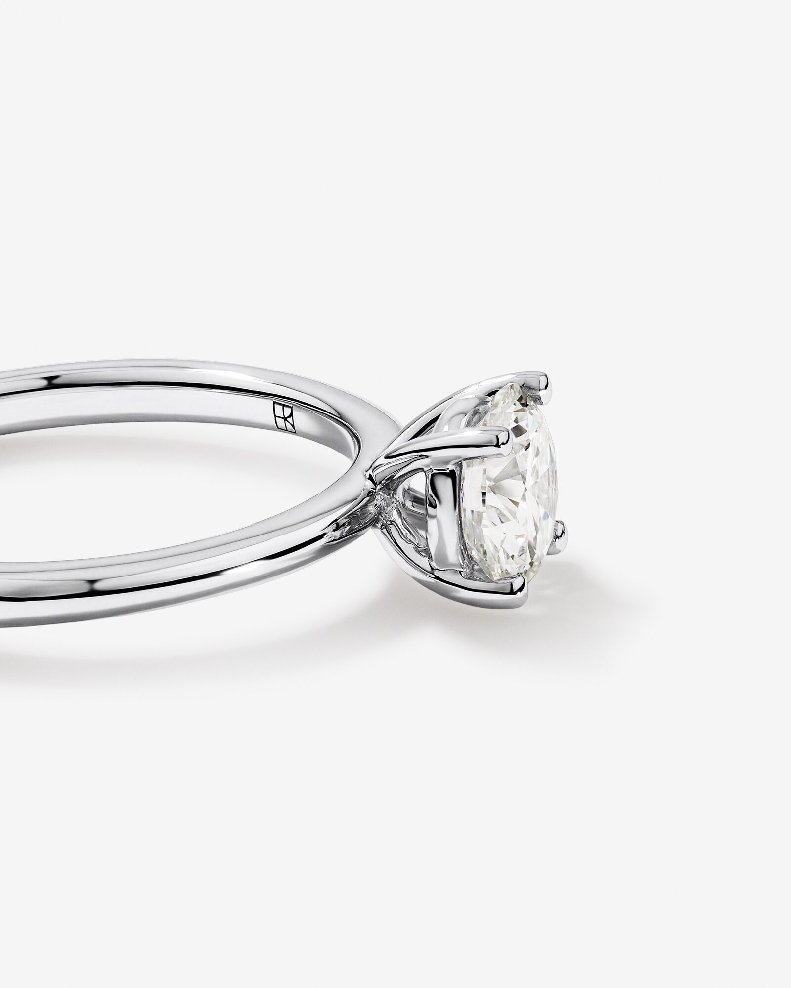 Bague Solitaire avec Diamant Rond Brillant de 0,70 Carat TW en Or Blanc 18 kt