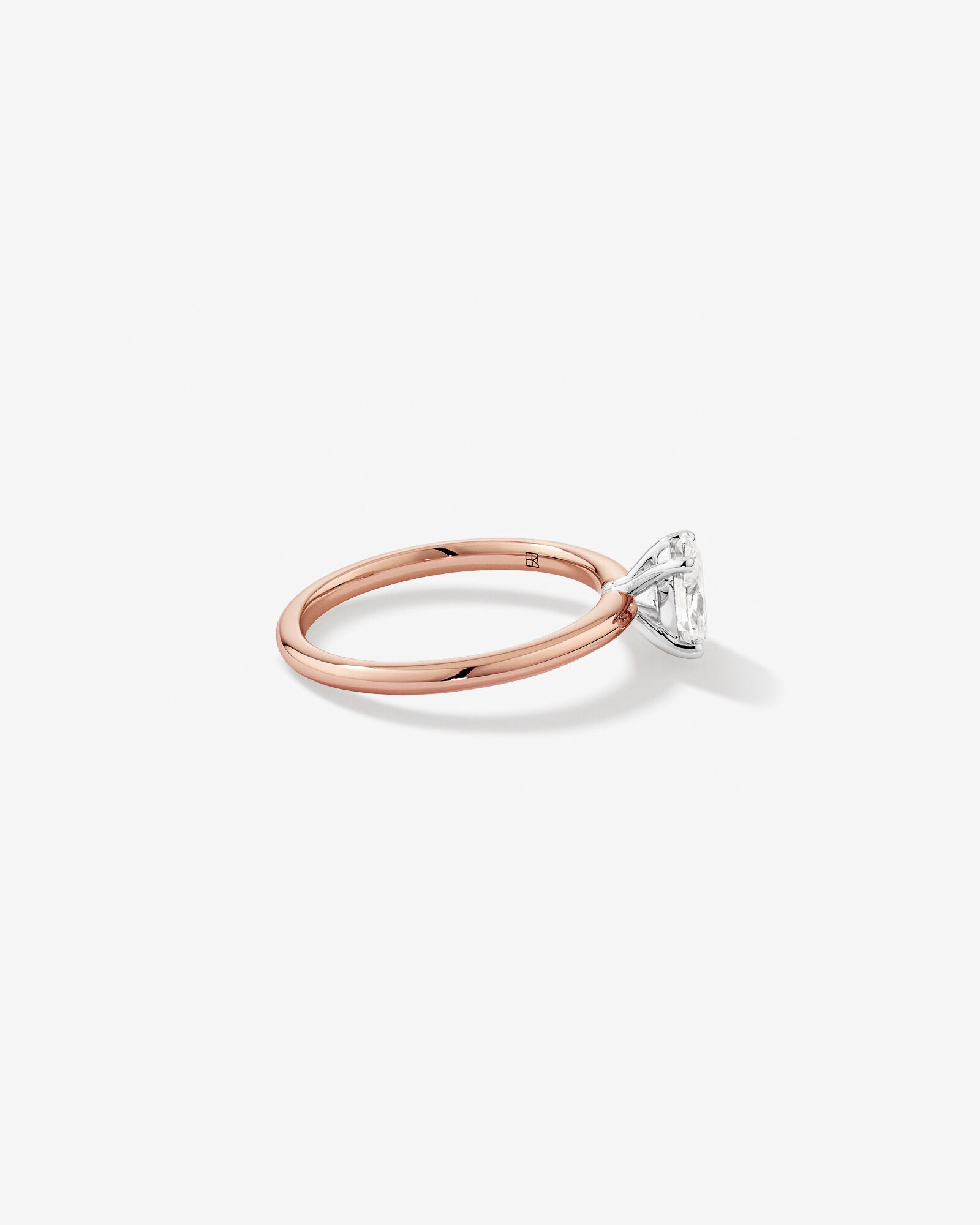 Bague de fiançailles solitaire ovale en diamant cultivé en laboratoire TW de 0,70 carat en or rose et blanc 14 carats