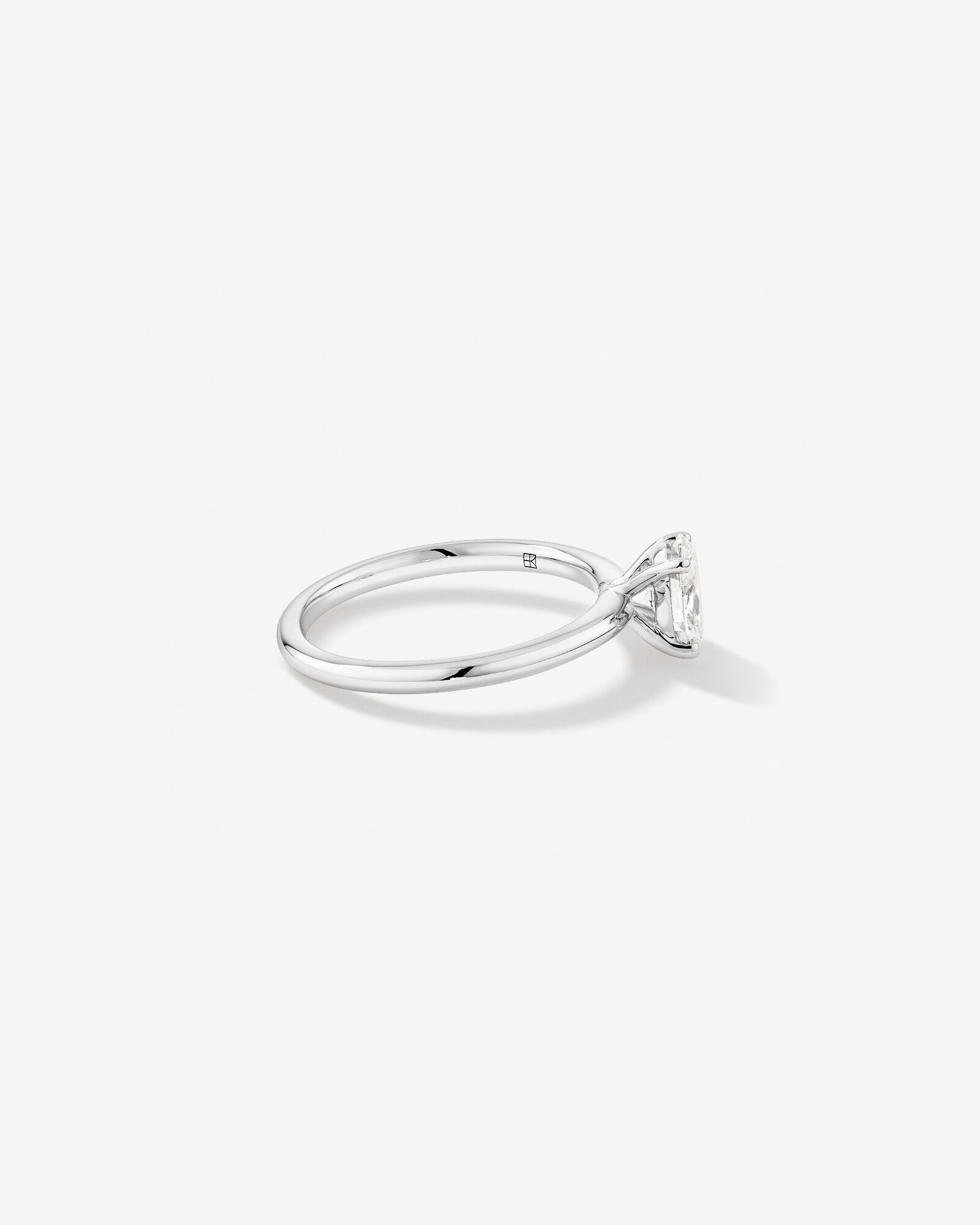 0,70 Carat Poids Total Bague De Fiançailles Solitaire En Diamant De Laboratoire Ovale En Or Blanc 14 Carats