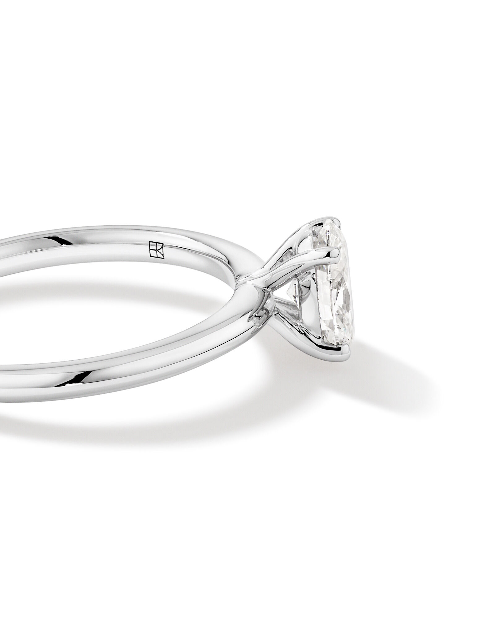 0,70 Carat Poids Total Bague De Fiançailles Solitaire En Diamant De Laboratoire Ovale En Or Blanc 14 Carats