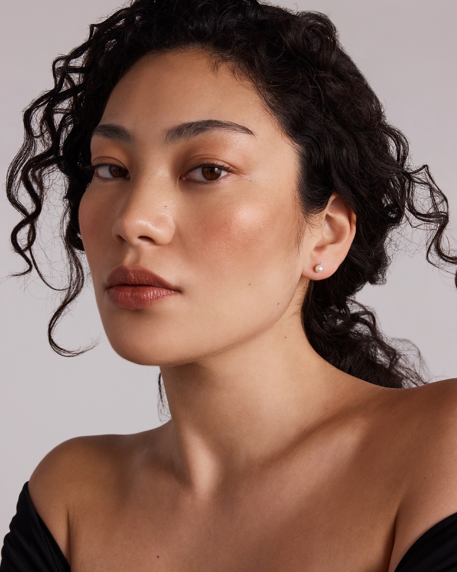 Boucles D’Oreilles À Tige Avec Perle D’Eau Douce De Culture 5 Mm Et Diamant En Argent Sterling