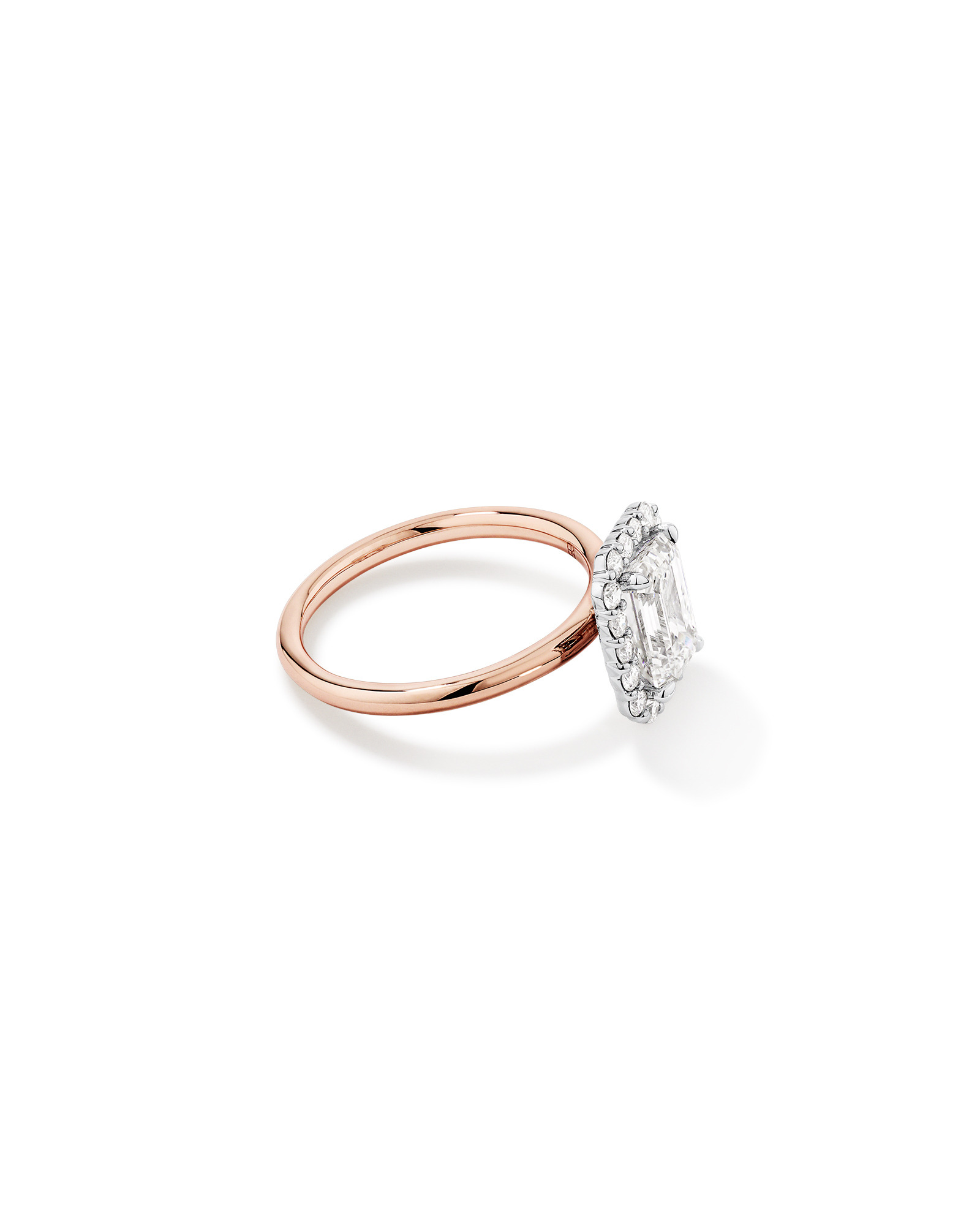 Bague de fiançailles en halo de diamants cultivés en laboratoire TW taille émeraude de 2,34 carats en or rose et blanc 14 carats