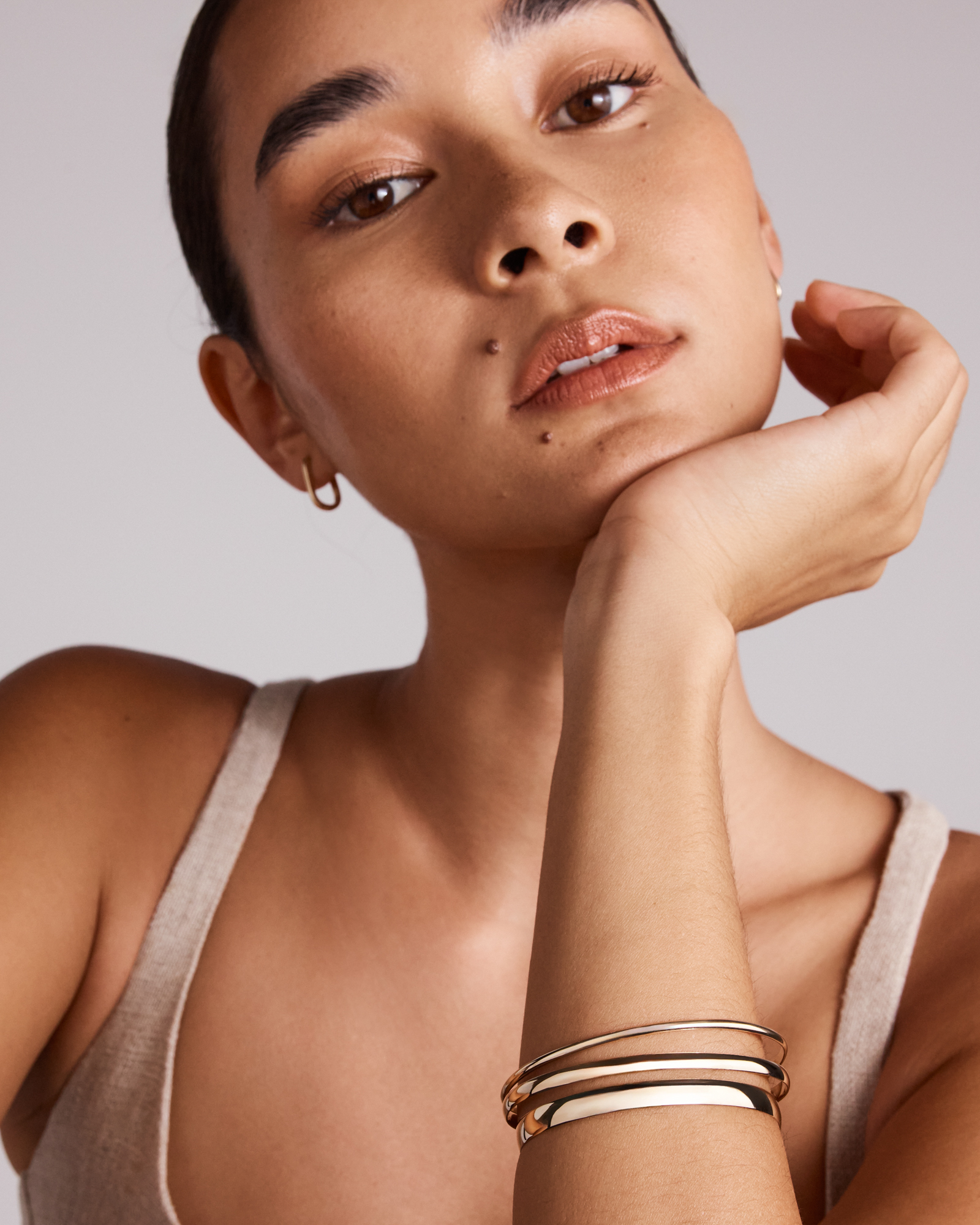 Bracelet ovale solide de 65 mm (2,5") de largeur 3.8 mm en or jaune 10 carats