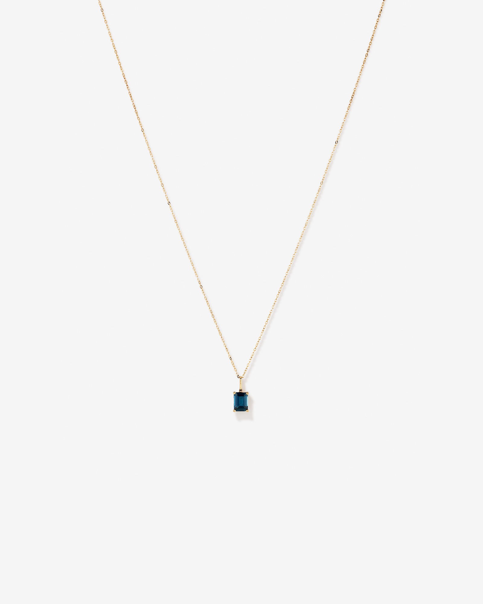 Collier Pendentif Avec Topaze Bleue De Londres Taille Émeraude En Or Jaune 10 Ct