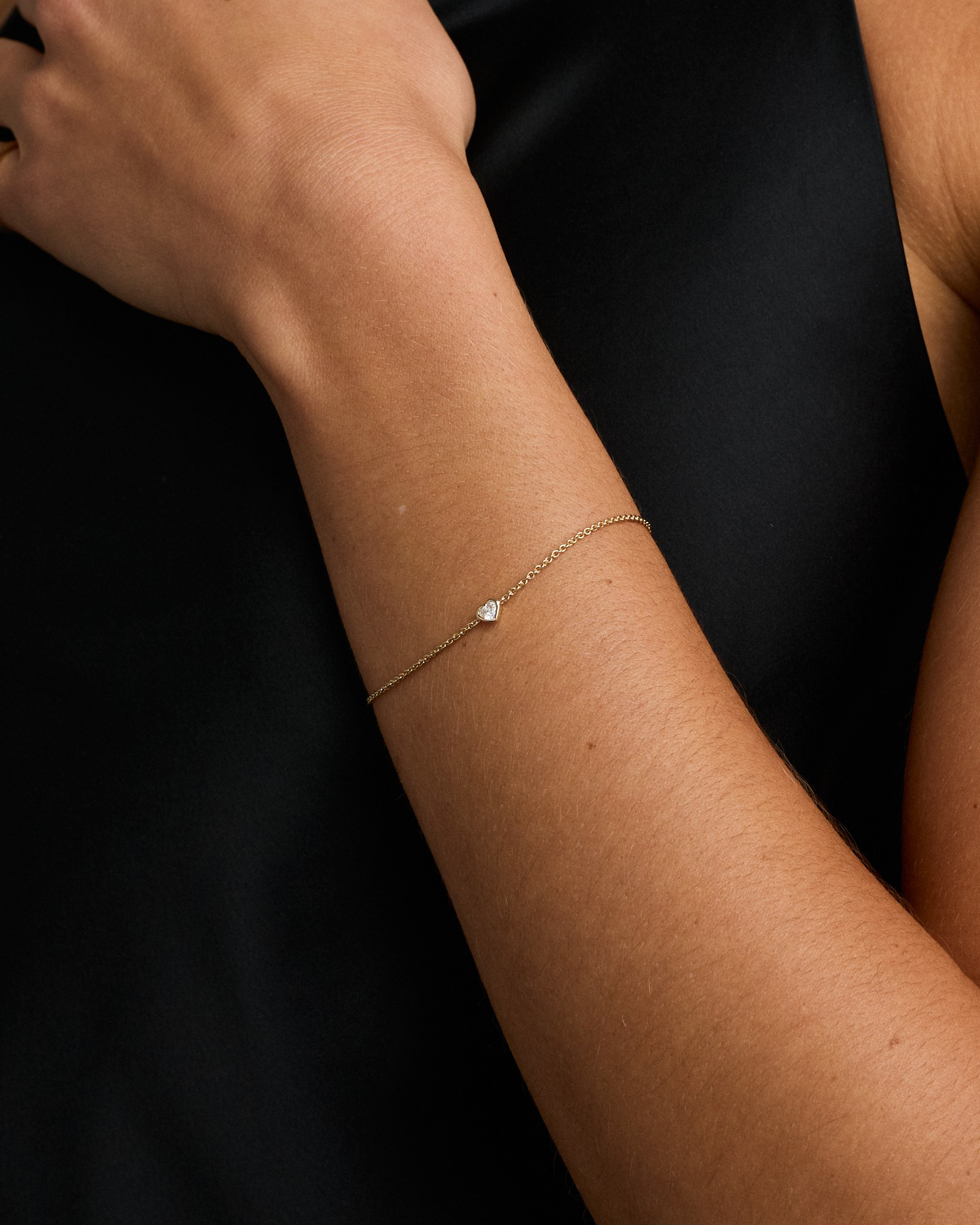 Bracelet en forme de cœur en diamant cultivé en laboratoire de 0,13 carat TW en or jaune 10 carats