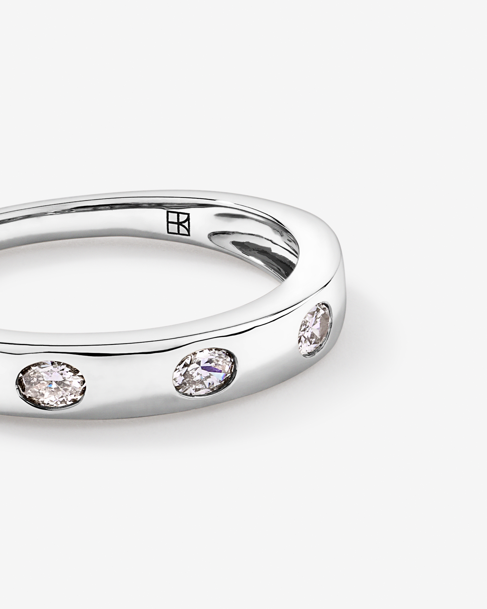 0.22TW Oval Laboratory-Grown Diamond Wedding Band 14kt Gold