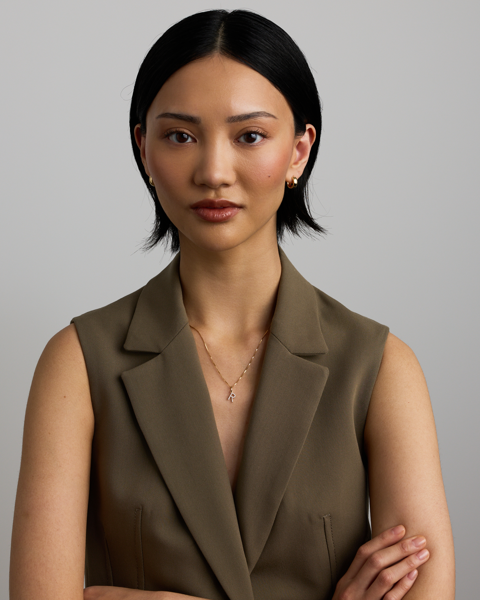 Diamond Letter R Initial Pendant in 10kt Yellow Gold