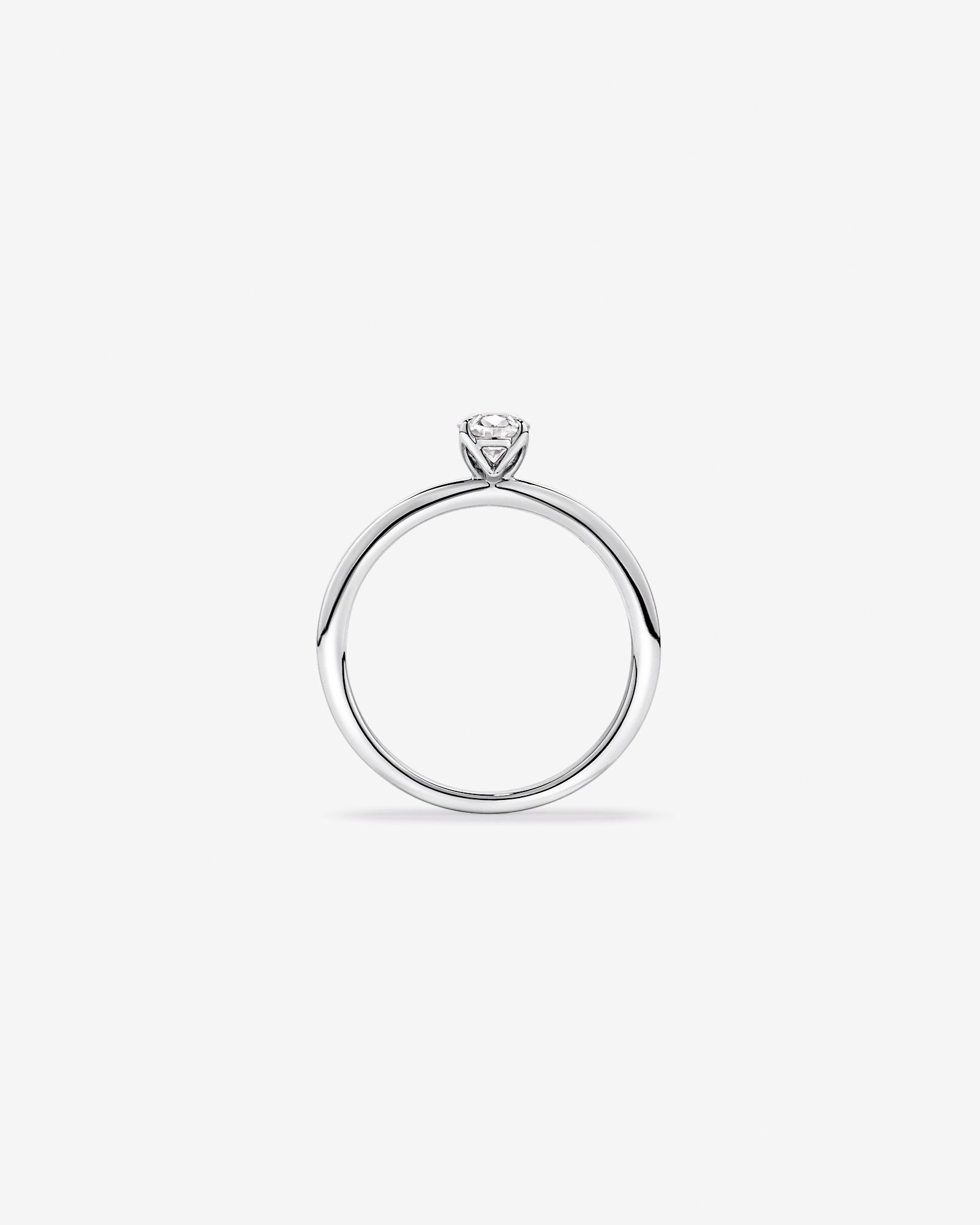 Bague solitaire ovale TW 0,50 carat en platine recyclé