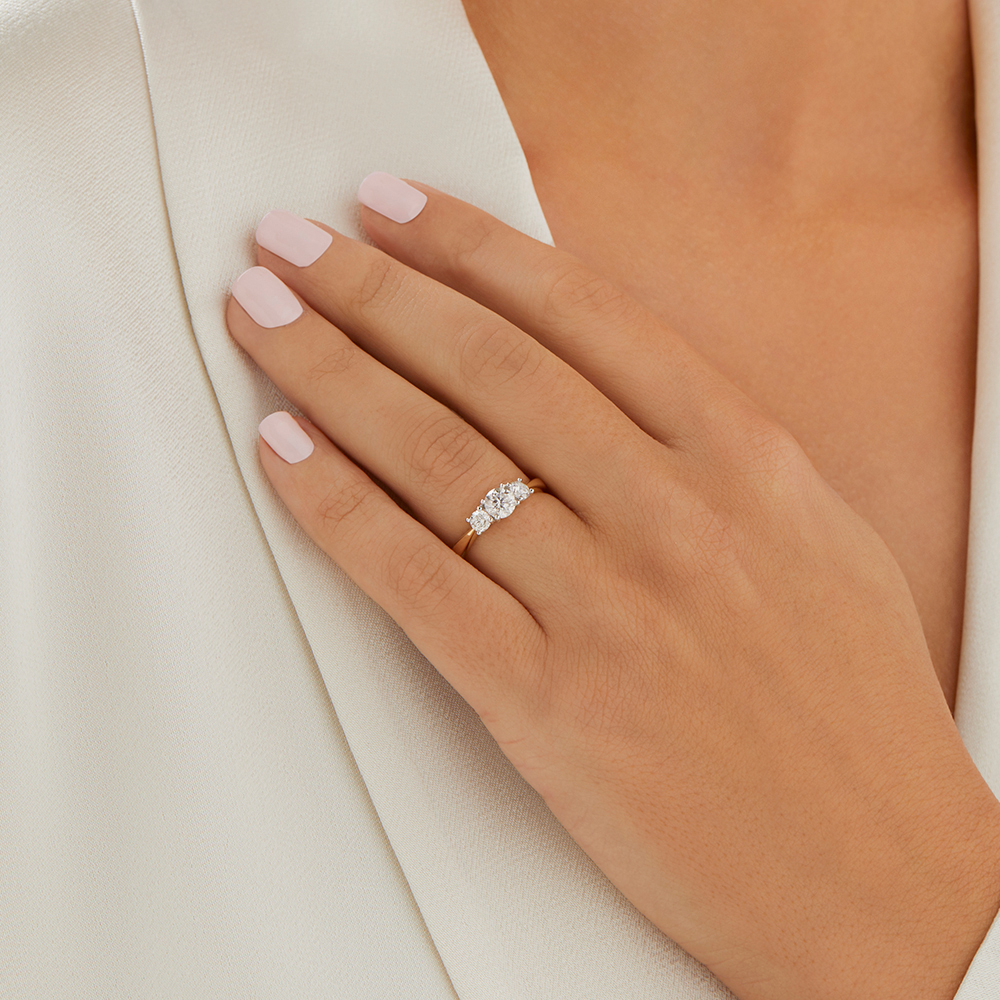 Bague de fiançailles en or jaune et blanc 14 K avec diamants totalisant 1 ct